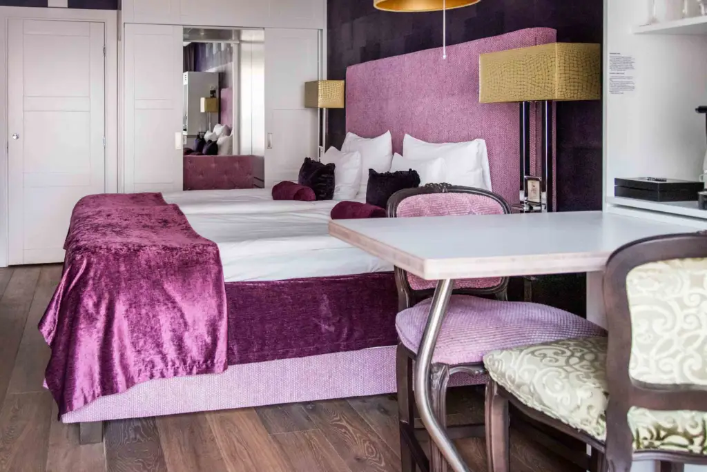 Boutiquerum Prestige hotellrum i lila