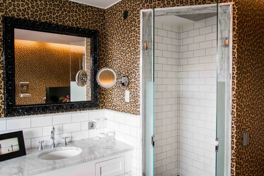 Badrum i Boutique Romantik hotellrum på Varbergs Stadshotell