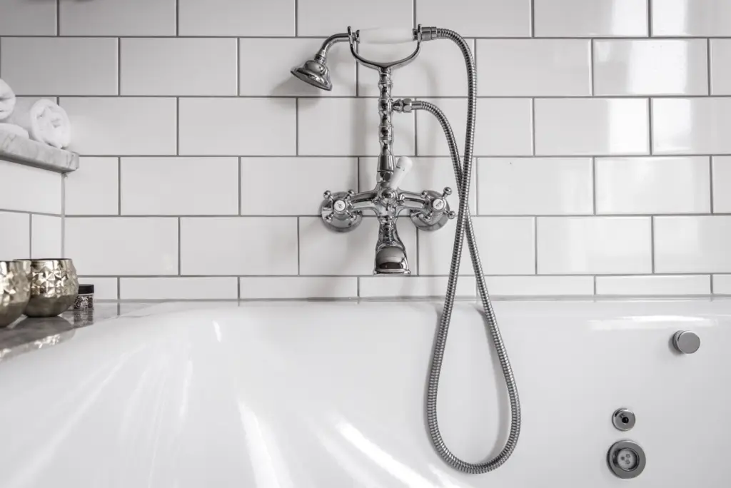 Badkar i boutique Romantik hotellrum på Varbergs Stadshotell