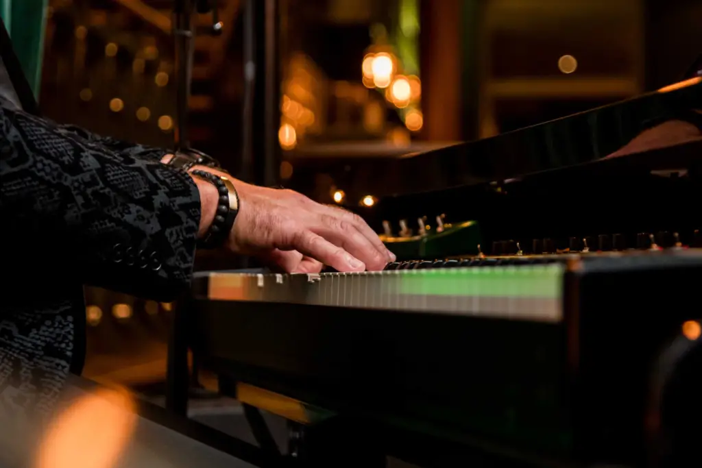 pianobar en trappa upp på varbergs stadshotell