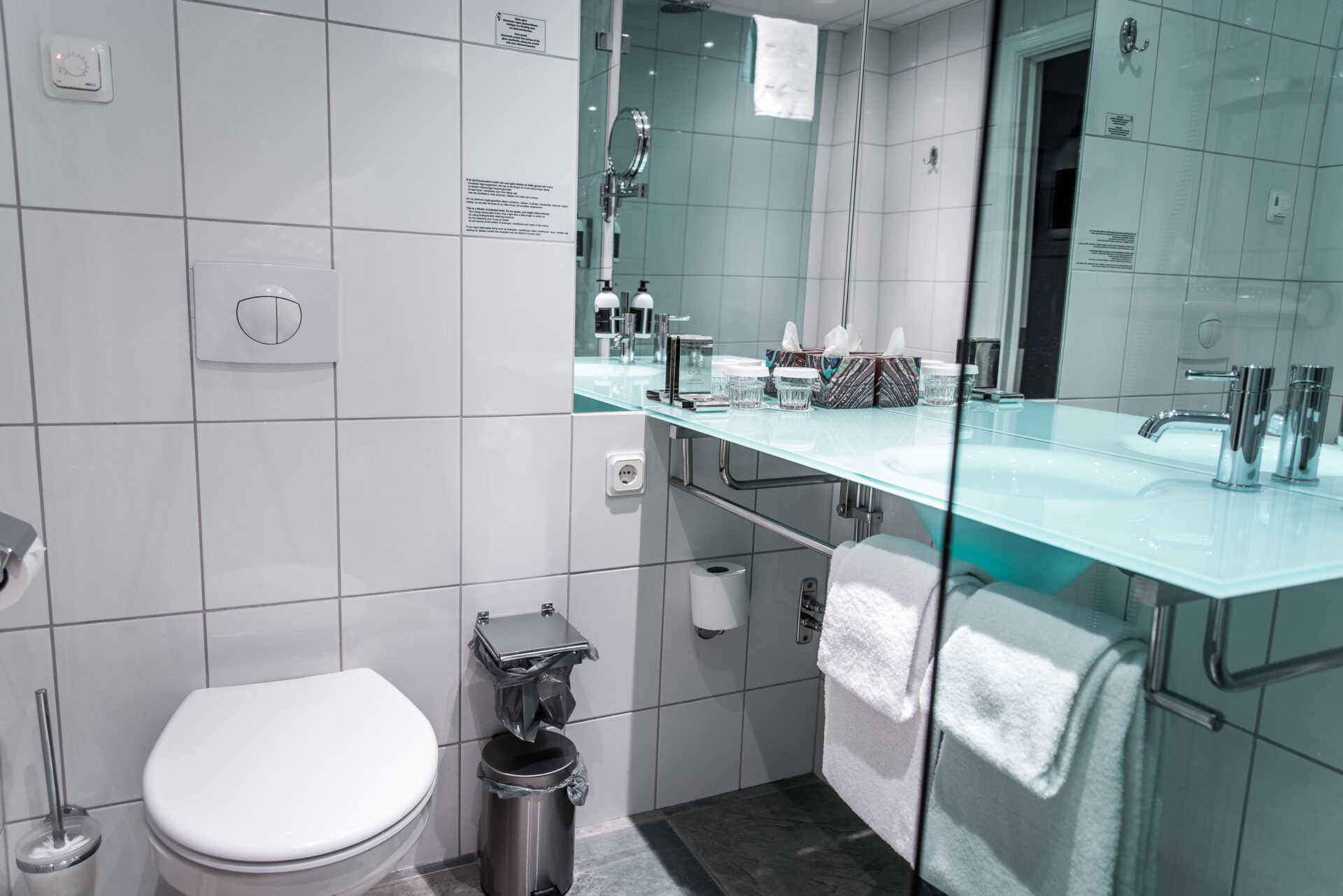Bathroom in Classic hotel room at Varbergs Stadshotell