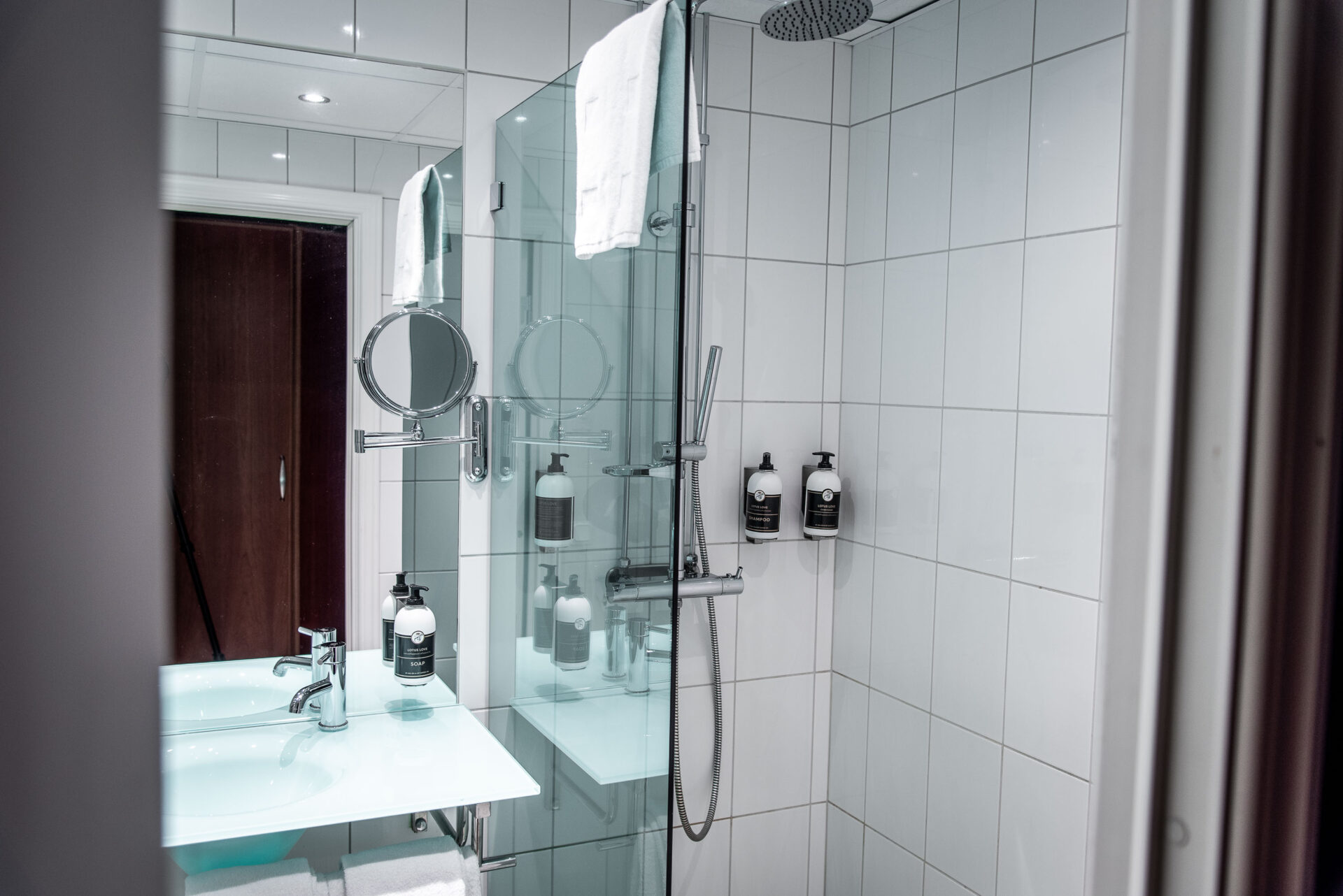 Bathroom in hotel room at Varbergs Stadshotell
