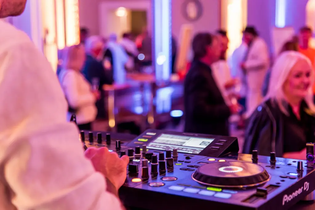 DJ in the Spegelsalen