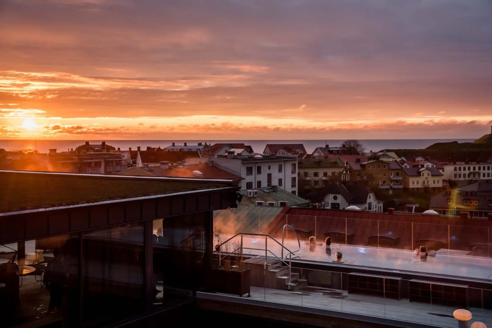 Takpool på uteterrass Asia Spa