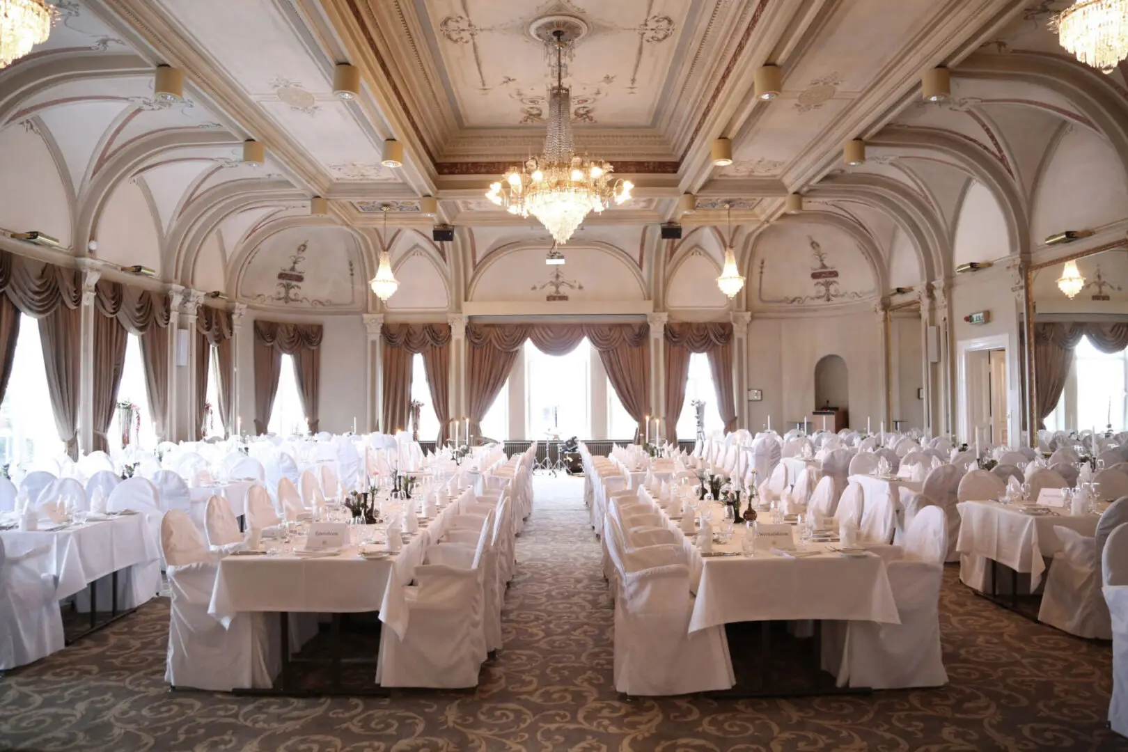 Festdukning i Spegelsalen på Varbergs Stadshotell