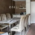 Bord och stolar i Boutique svit på Varbergs Stadshotell