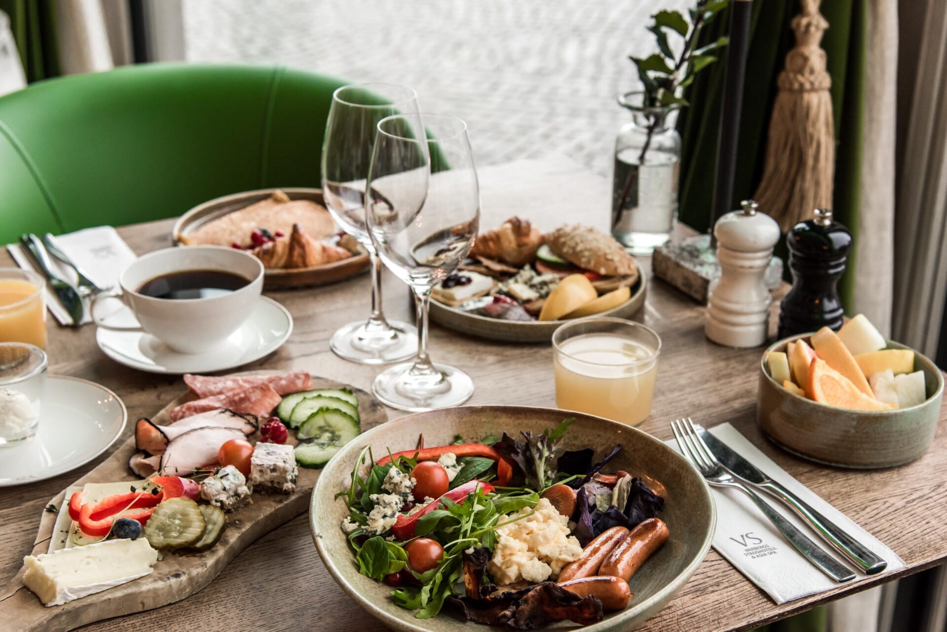 Frukost i restaurangen på Varbergs Stadshotell
