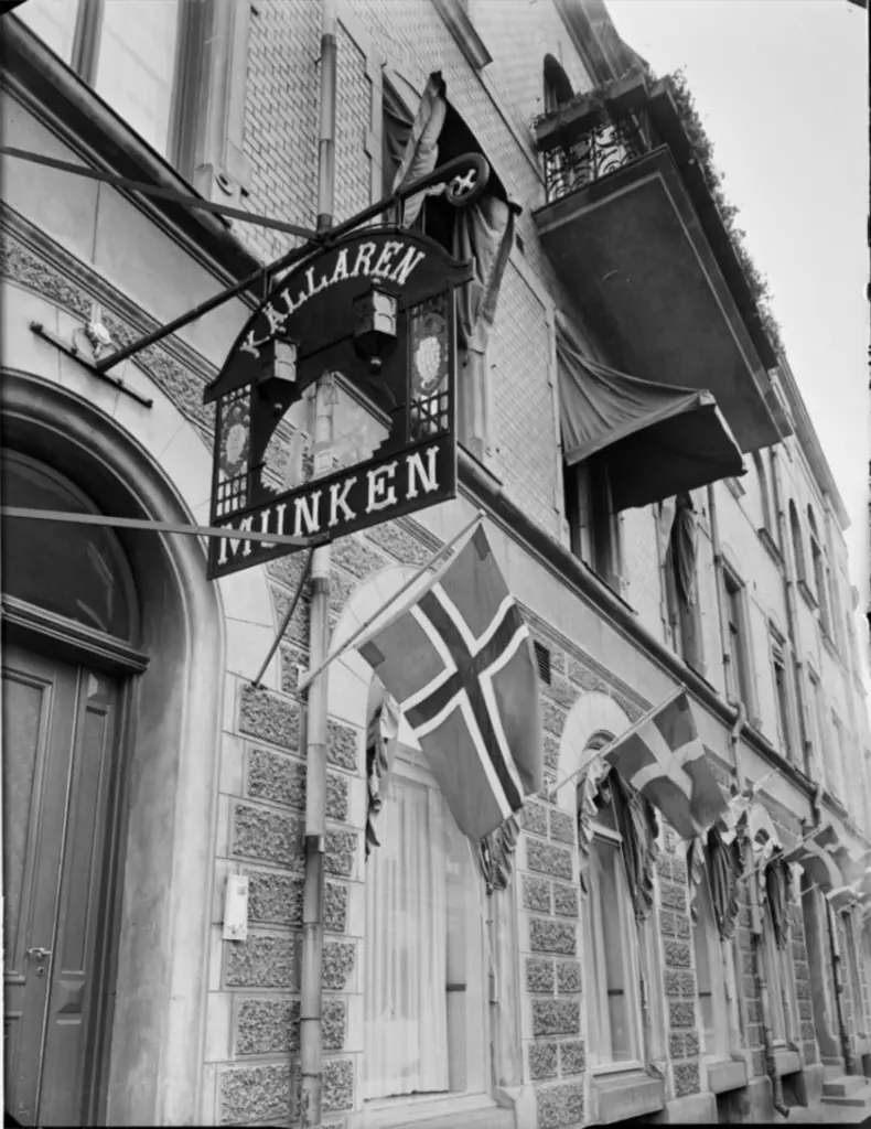 Skylt utanför Munken på Varbergs Stadshotell 1954