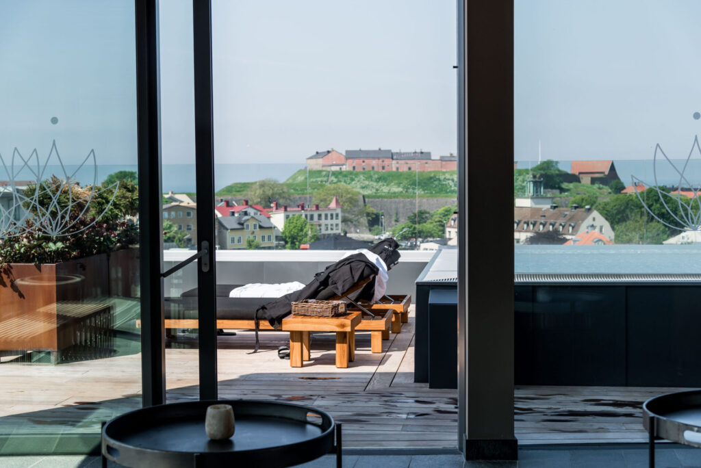 Utebad och terrass på Asia Spa i Varberg