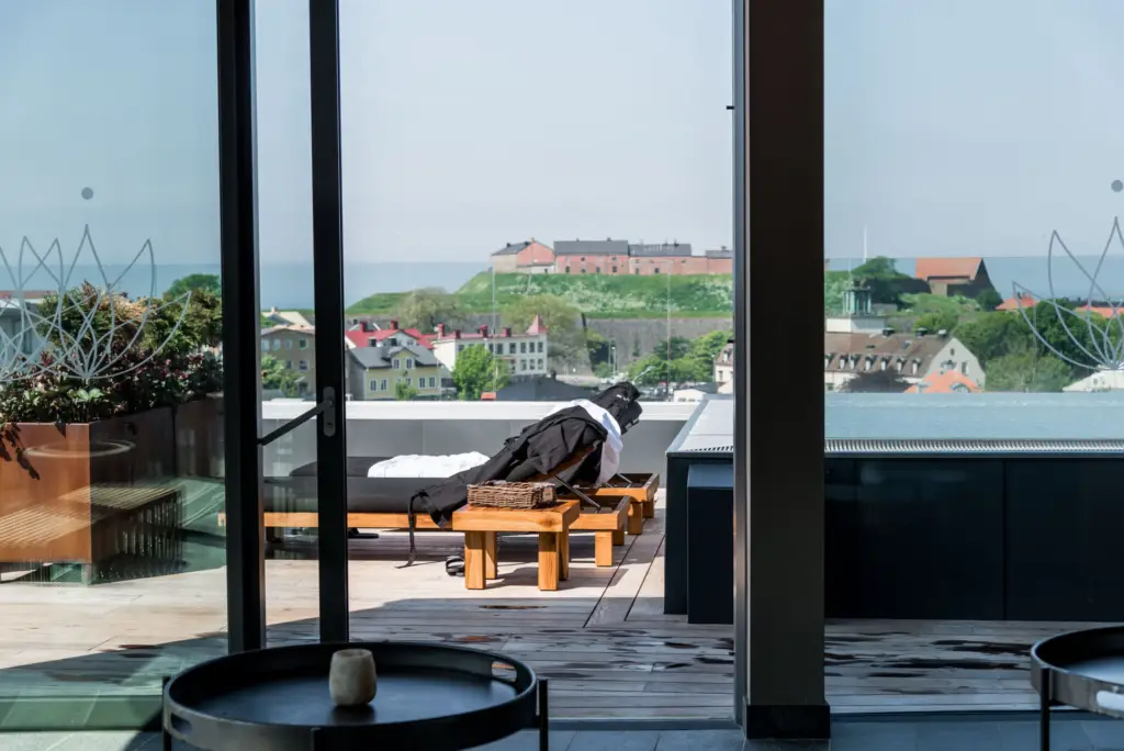 Utebad och terrass på Asia Spa i Varberg