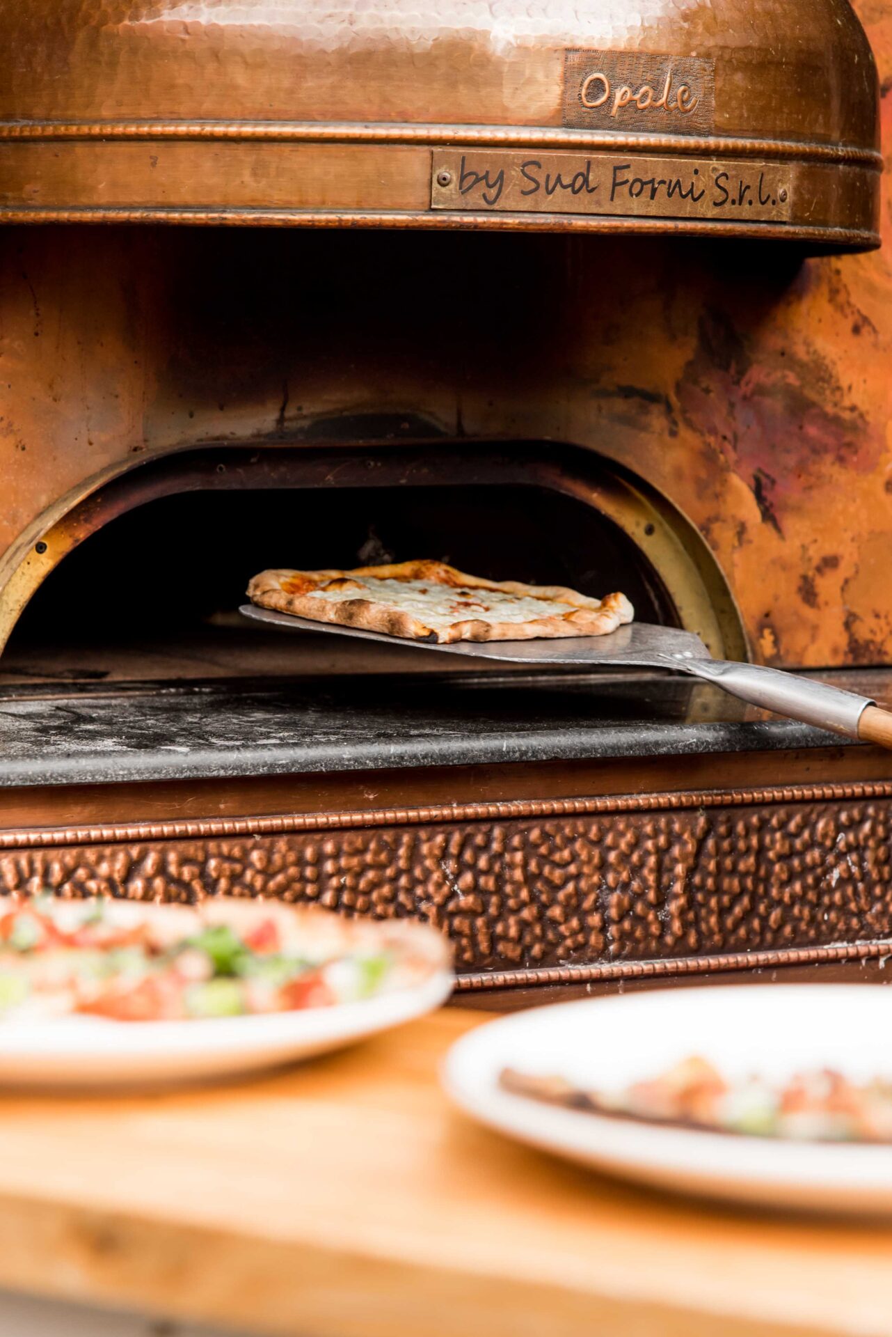 Njut av goda pizzor på La Casa Di Pietra