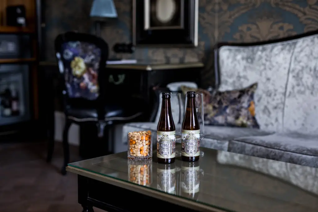 öl och nötter på hotellrum