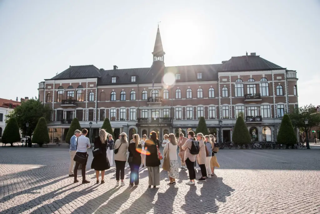 Lär er allt om Varbergs historia på en populär stadsvandring