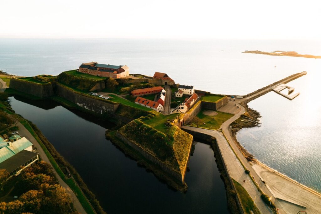 Vy över Varbergs fästning ovanifrån
