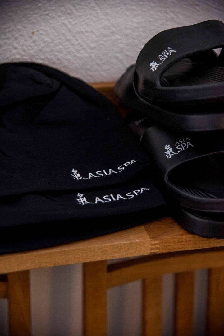 mössor och tofflor från asia spa
