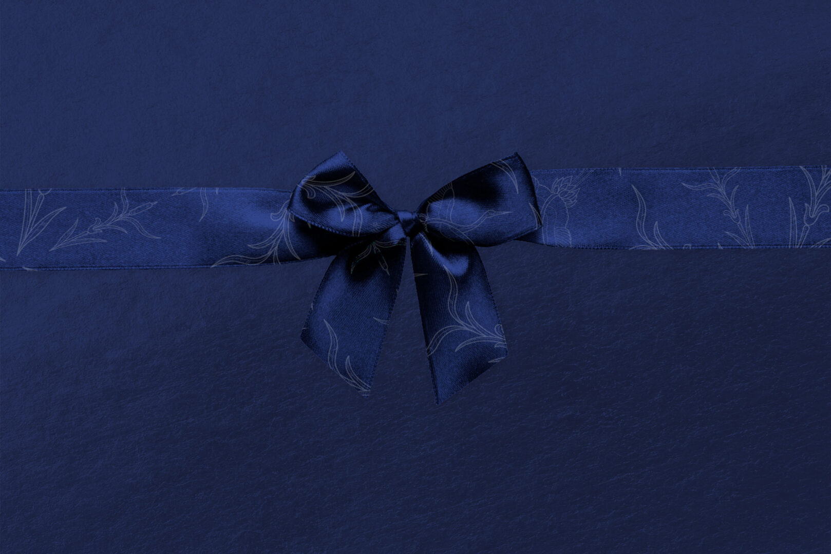 blått paket med rosett