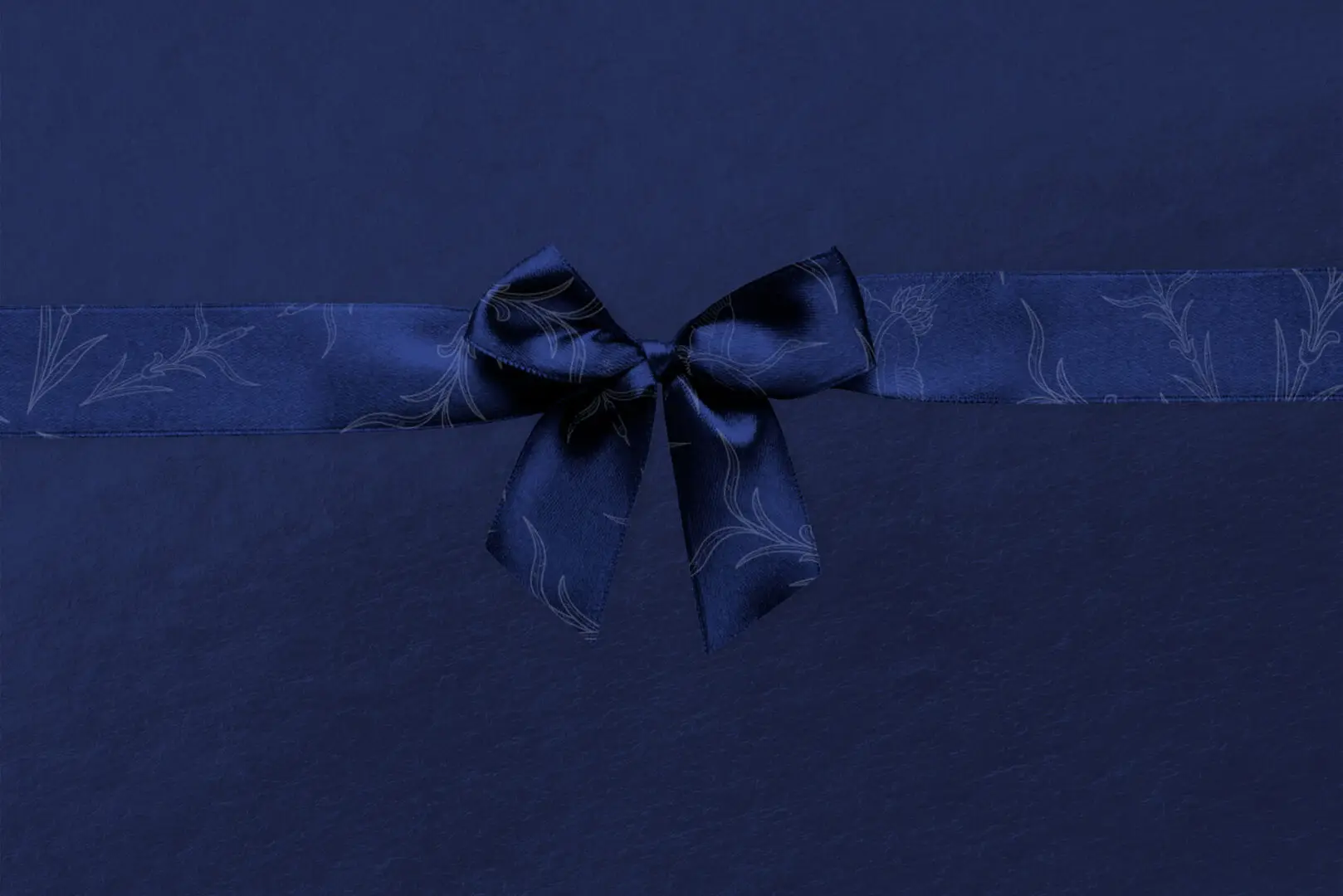 blått paket med rosett